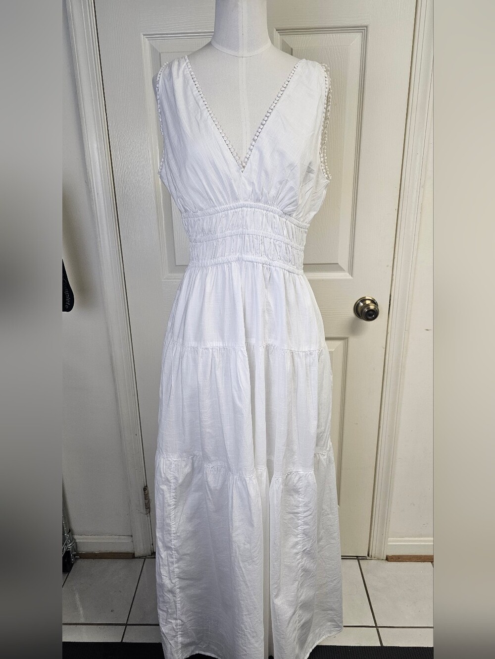 Ann Taylor White V-Neck Smocked Waist Maxi Dress Size 8